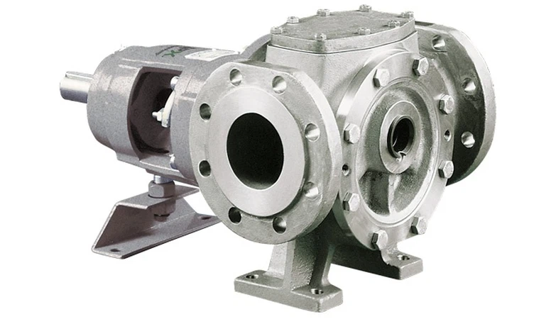 Industrial gear pump with external gearing Industrial gear pump with external gearing